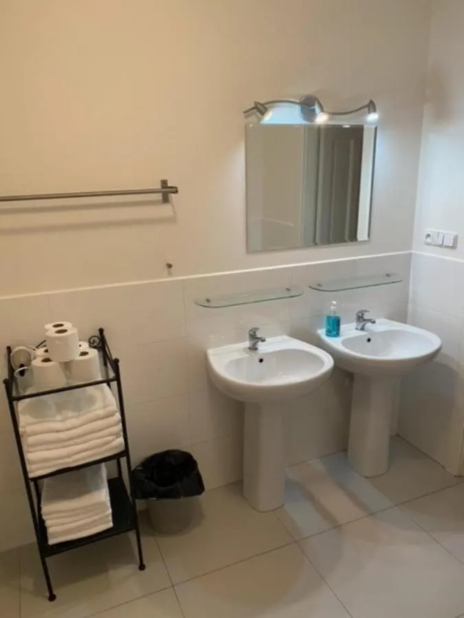 Large 3 Bedroom Family Apartment With Balcony Prague 0*,