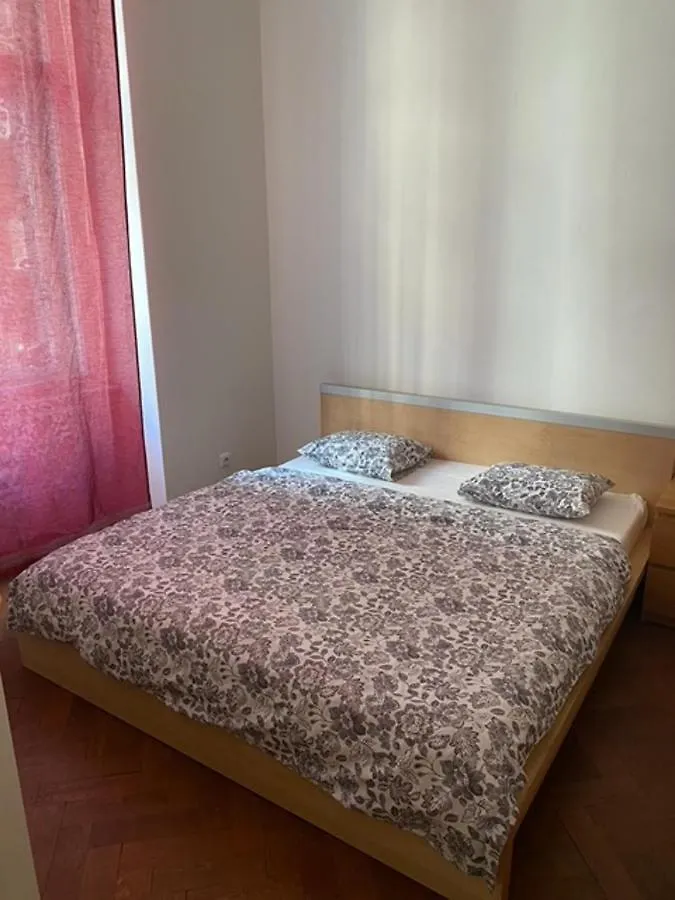 Large 3 Bedroom Family Apartment With Balcony Prague