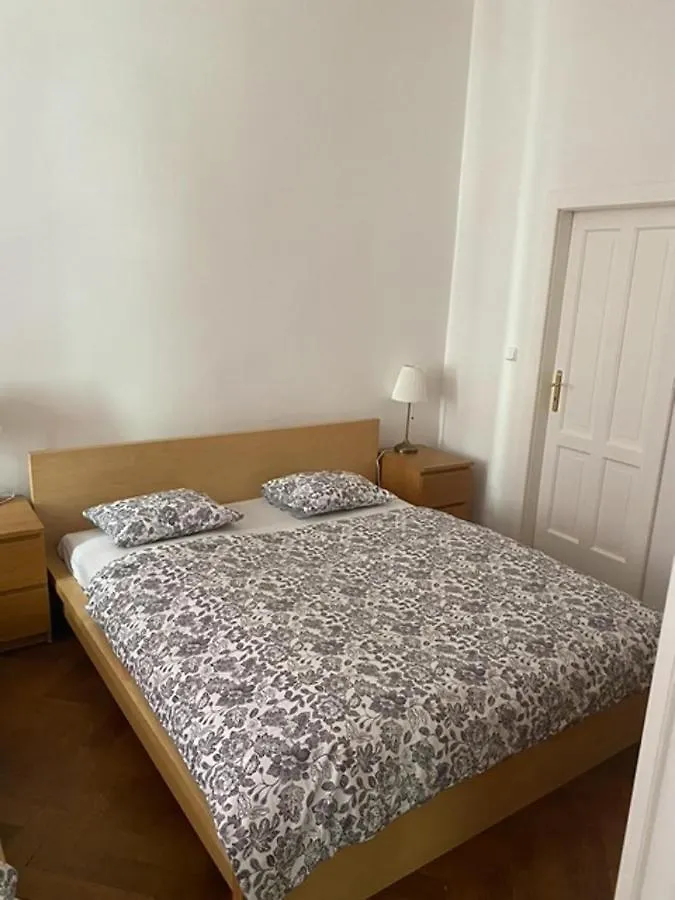 Large 3 Bedroom Family Apartment With Balcony Prague