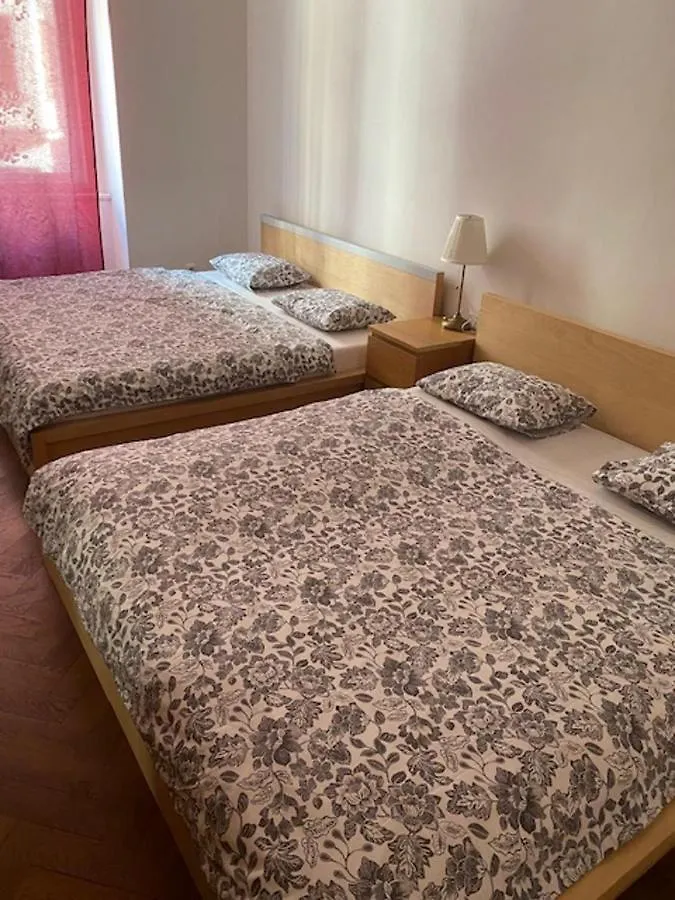 Large 3 Bedroom Family Apartment With Balcony Prague