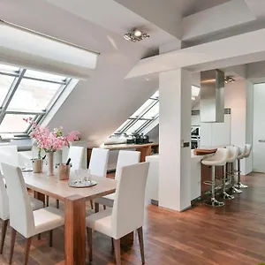 Luxury Penthouse With Sauna, Terrace, 250m2, 5bdrm, 3bthrm Praga